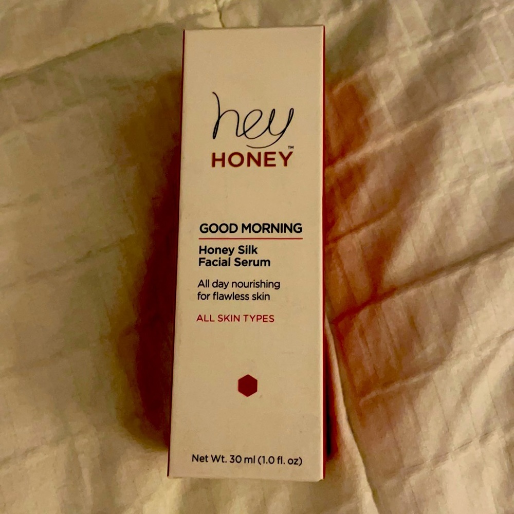 NIB Hey honey. Honey silk facial serum 30mL 1.0oz